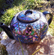 Mozaikkal borított teáskanna